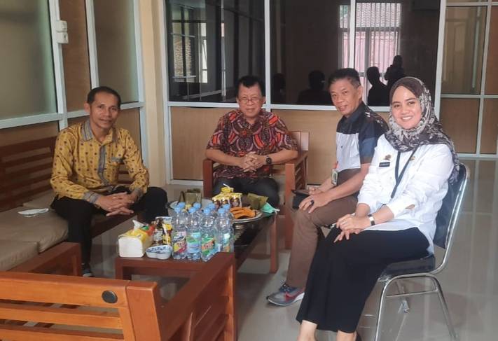 Foto : Direktur BLUD RSUD Lapatarai Barru drg. Hj. Ulfa Nurul Huda, MARS Beserta  Dewan Pengawas Menerima Kunjungan Kaji Banding Dari BLUD RSUD Kabupaten Buton Sulawesi Tenggara 