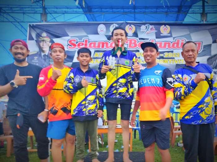 Foto : Atlet Balap Sepeda Beserta Tim Official Kabupaten Barru 