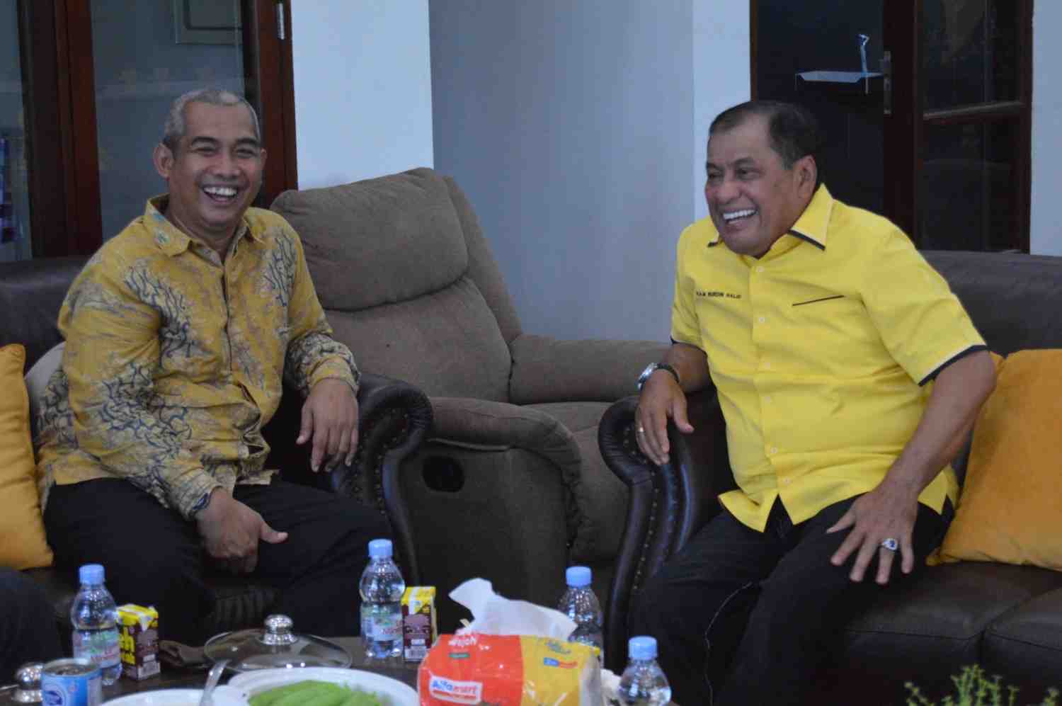 Foto : Herman Jaya (Caleg DPRD Dapil 1 Barru) Bersama Nurdin Halid (Wakil Ketua Umum DPP Partai Golkar) Minggu (30/7)